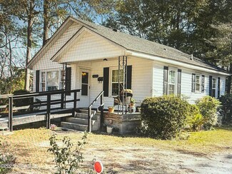 1210 Sunset Dr, Laurinburg, NC 28352
