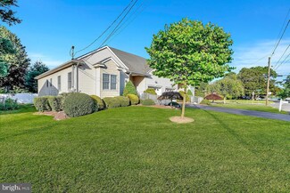 1061 Spring St, North Brunswick, NJ 08902