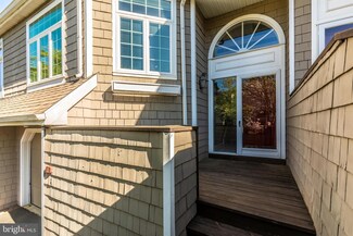 8 Wellfleet Ln, Chesterbrook, PA 19087