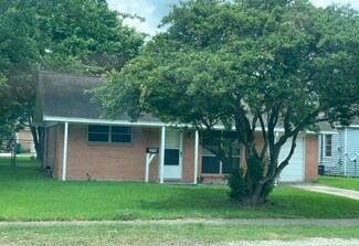 2210 N Galveston Ave, Pearland, TX 77581