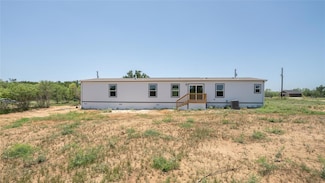 1145 Callihan Rd, Luling, TX 78648