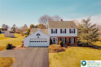 3911 Crestwood Dr, Schnecksville, PA 18078