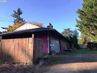 15330 S Maplelane Rd, Oregon City, OR 97045