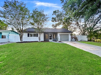 7490 Locust St NE, Saint Petersburg, FL 33702