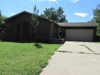 441 S 3rd St, Clearwater, KS 67026