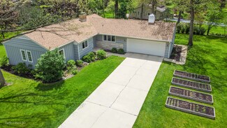 29W175 Oak Ln, Warrenville, IL 60555