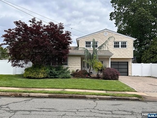 20 Wick Dr, Fords, NJ 08863