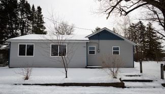 136 1st St N, Hackensack, MN 56452