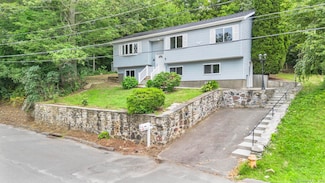302 Fieldwood Rd, Waterbury, CT 06704