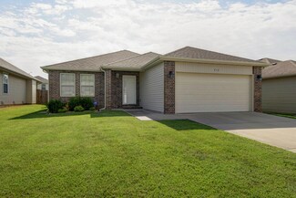 712 S Casa Grande Ave, Springfield, MO 65802