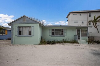 103 12th St N, Bradenton Beach, FL 34217