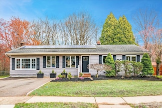 13 Brookside Rd, Edison, NJ 08817