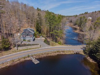 147 Lakeside Dr, Boothbay Harbor, ME 04538