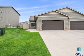 5427 S Seville Place, Sioux Falls, SD 57108