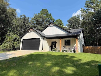 18535 Paradise Ln, Flint, TX 75762