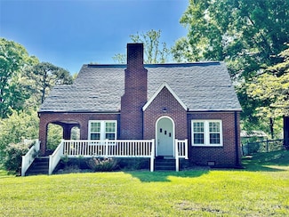 121 W 11th St, Oakboro, NC 28129