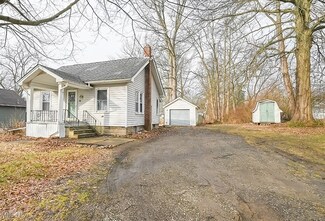 5305 Park Rd, Leavittsburg, OH 44430