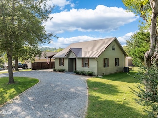 310 Two View Rd, Pigeon Forge, TN 37863