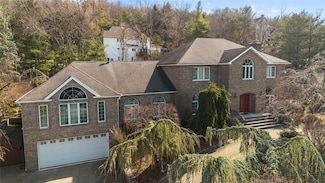 25 Pine Glen Dr, Blauvelt, NY 10913