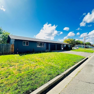 71 Tracy Ave, Eagle Point, OR 97524