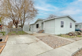 33 Mercury Dr, Richland, WA 99354