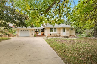 1025 Lakeland Dr NE, Willmar, MN 56201