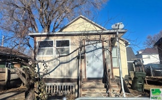 913 17th St, Sioux City, IA 51105
