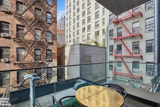 302 E 96th St Unit 302, New York, NY 10128