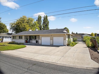 905 H St, Baker City, OR 97814