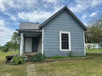 413 W 2nd St, Hale, MO 64643