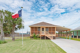 1415 S Live Oak St, Rockport, TX 78382