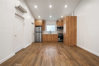 6617 Farralone Ave, Los Angeles, CA 91303