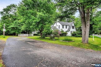 38 Lynn St, Harrington Park, NJ 07640