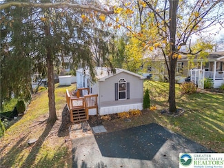 5 Woodview Ct, Bath, PA 18014