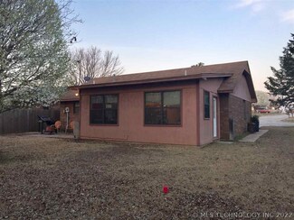 1608 Crestview Ave, Marietta, OK 73448