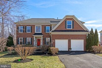 19137 Potomac Crest Dr, Triangle, VA 22172