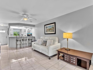 9855 Sandalfoot Blvd Unit 320, Boca Raton, FL 33428