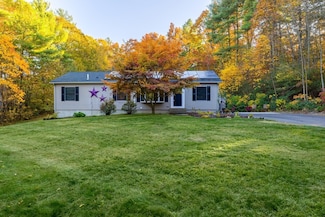 94 Webster St, Douglas, MA 01516