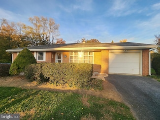 103 Main St, Akron, PA 17501