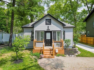 350 W Hazelhurst St, Ferndale, MI 48220