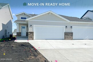 1880 Tobi Ln, Grand Forks, ND 58201