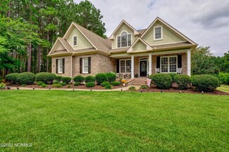 392 N Crow Creek Dr, Calabash, NC 28467