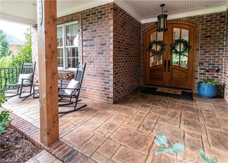 4440 Pebble Lake Dr, Pfafftown, NC 27040