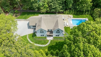 8 Lincoln Ave, East Hampton, NY 11937