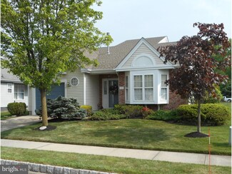983 Larkspur Place N, Mount Laurel, NJ 08054