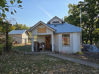 702 Idaho St, Deary, ID 83823