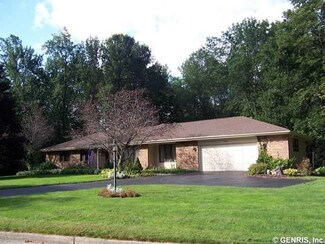 11 Orchard Dr, Le Roy, NY 14482