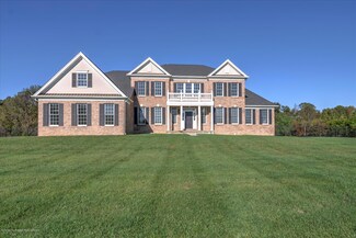 8 Weathervane Cir, Cream Ridge, NJ 08514