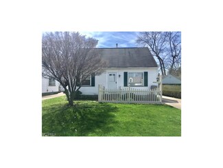1379 Bradford St NW, Warren, OH 44485