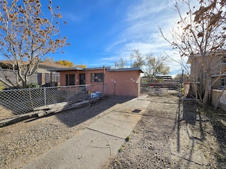 1516 Spence Ave SE, Albuquerque, NM 87106